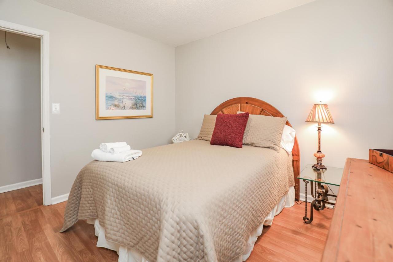 Spacious Home With Waterfront View-Welcome Pets Sneads Ferry Exterior photo