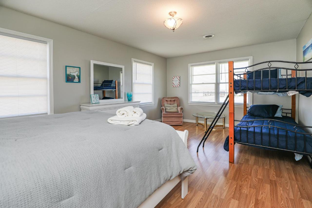 Spacious Home With Waterfront View-Welcome Pets Sneads Ferry Exterior photo