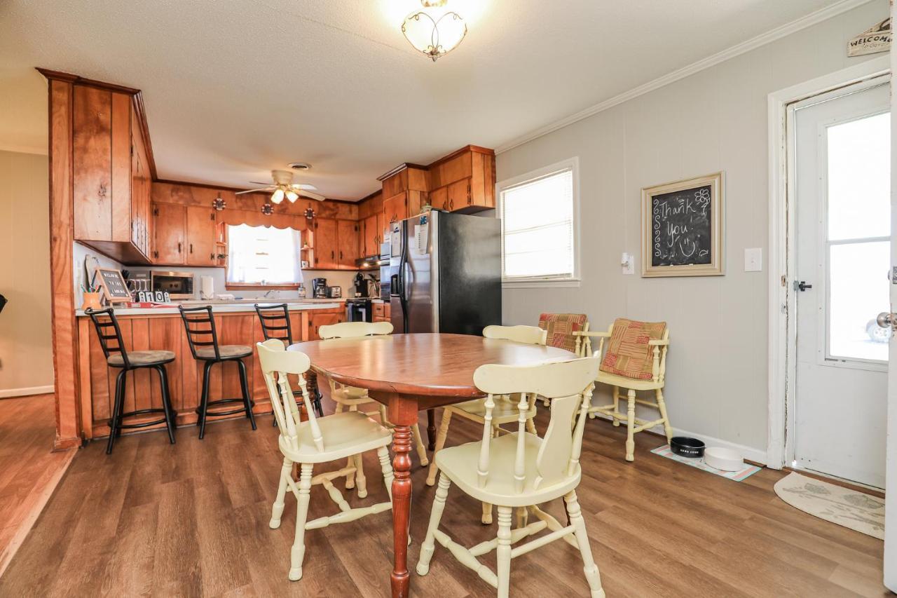 Spacious Home With Waterfront View-Welcome Pets Sneads Ferry Exterior photo