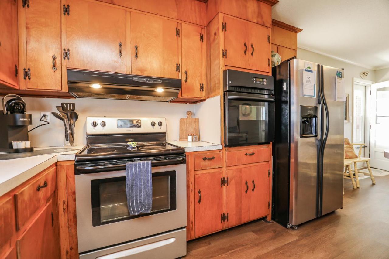 Spacious Home With Waterfront View-Welcome Pets Sneads Ferry Exterior photo