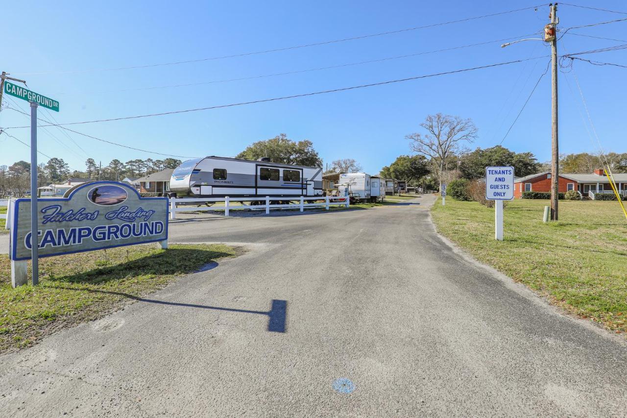 Spacious Home With Waterfront View-Welcome Pets Sneads Ferry Exterior photo
