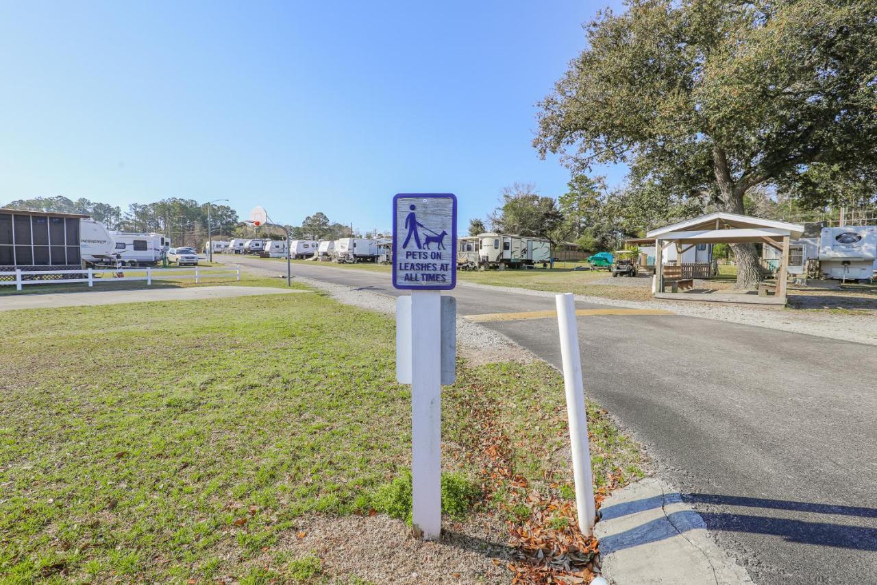 Spacious Home With Waterfront View-Welcome Pets Sneads Ferry Exterior photo